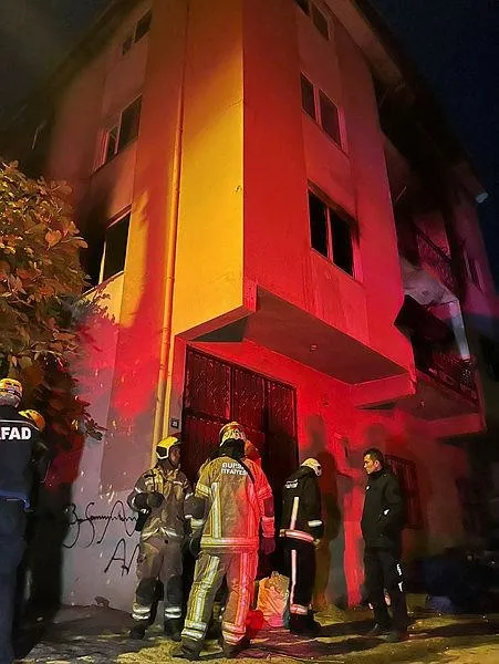 son-dakika-bursada-bir-binada-yangin-8i-cocuk-9-kisi-hayatini-kaybetti-1667952183669.jpeg Son dakika: Bursa'da bir binada yangın: 8'i çocuk 9 kişi hayatını kaybetti-10
