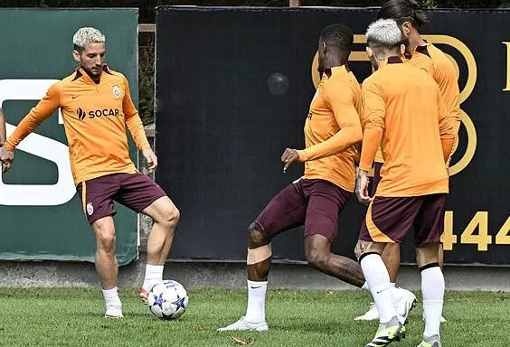 galatasaray-ingiliz-ekibi-manchester-uniteda-konuk-olacak-iki-takiminda-hedefi-belli-galibiyet-elde-etmek-1696282909869.jpeg Galatasaray İngiliz ekibi Manchester United’a konuk olacak! İki takımında hedefi belli: Galibiyet elde etmek!-2