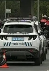 İstanbul Zeytinburnu’nda motosikletli polis ekibi taksiye çarptı: 2 polis yaralı