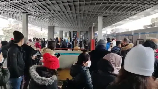 istanbulda-iett-kazalari-kar-esareti-simdi-de-metro-arizasi-ibbnin-cokusu-1643280379166.jpg İstanbul'da İETT kazaları kar esareti şimdi de metro arızası! İBB'nin çöküşü...-6