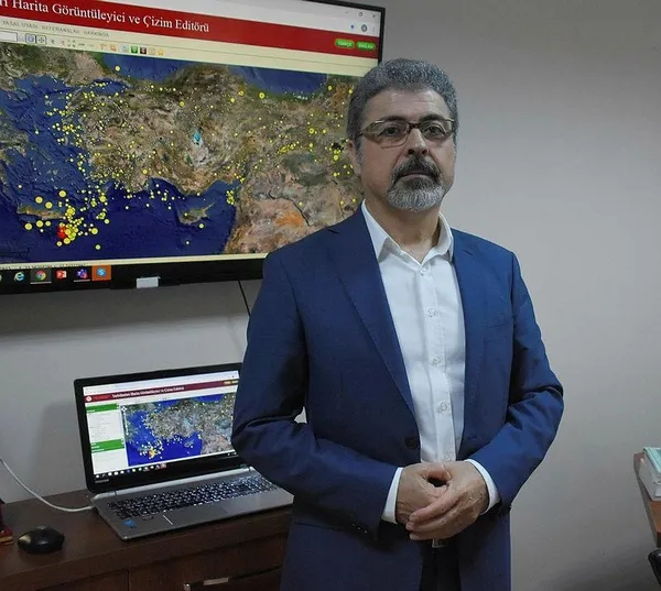 1673874068531.jpeg Uzman isimden "deprem fırtınası" uyarısı! İzmir için korkutan tahmin: 7,2 büyüklüğünde deprem...-3