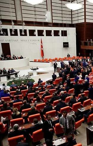 Pervin Buldan'dan TBMM yemin töreninde İstiklal Marşı skandalı