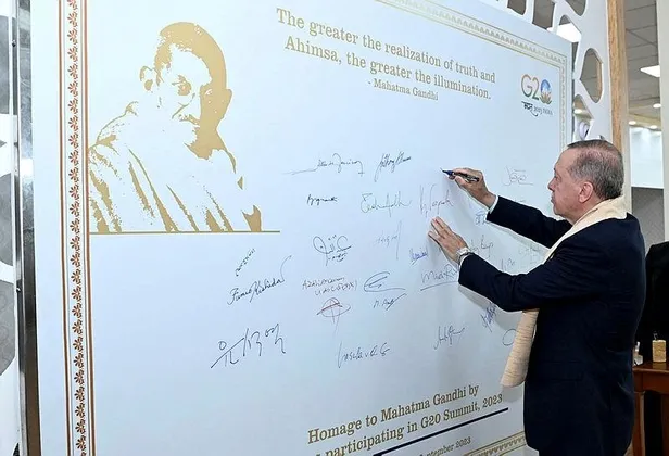 Başkan Erdoğan ve liderler Mahatma Gandhi'nin anıt mezarını ziyaret etti-6