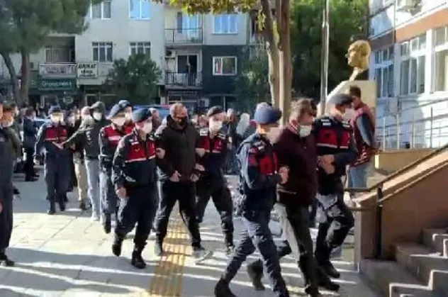 CHP'li İzmir Kemalpaşa Belediyesi'ndeki rüşvet operasyonunda son dakika gelişmesi: 3 kişi tutuklandı