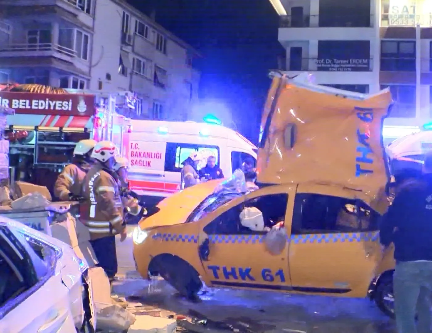 Taksi takla attı: 3’ü ağır 4 yaralı