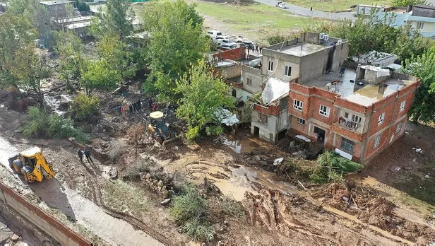 batmanda-yagis-sonrasi-sel-pes-pese-aci-haberler-geldi-1700475346622.jpeg Batman’da yağış sonrası sel: Peş peşe acı haberler geldi-4