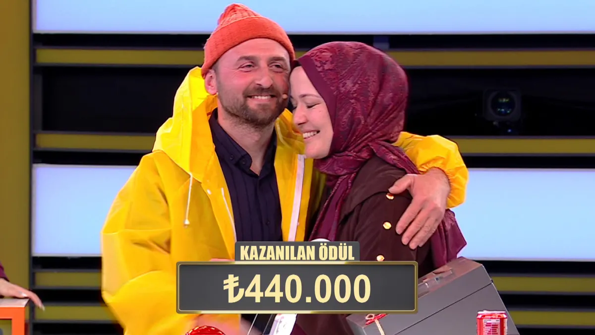 kutular-acildikca-risk-buyuyor-heyecan-katlaniyor-esra-erolla-var-misin-yok-musunda-bu-aksam-nefesler-tutulaca-1781680962742.jpg Kutular açıldıkça risk büyüyor heyecan katlanıyor! Esra Erol’la Var Mısın Yok Musun’da bu akşam nefesler tutulacak-4