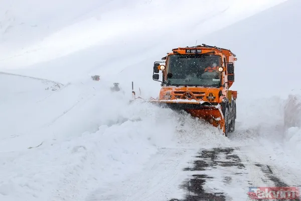 Geçtiğimiz yıl Türkiye'de 2 metre ile en yüksek kar kalığının ölçüldüğü Van-Bahçesaray yolunda amansız mücadele - 21