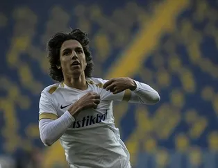 Sevilla Emre’nin peşinde