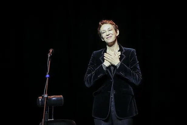 1665455751735.jpeg Stacey Kent rüzgarı! Dünyaca ünlü ABD'li şarkıcı AKM'de konser verdi-4