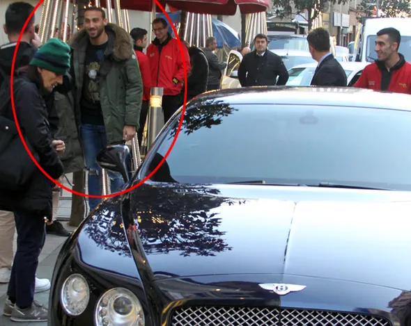 Cenk Tosun'un otomobiline çarptılar!-7
