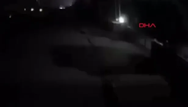 Düzce'de 5,9 büyüklüğünde deprem! Deprem anı güvenlik kamerasına böyle yansıdı | Son depremler