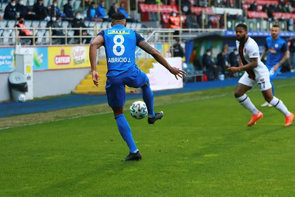 caykur-rizespor-0-0-fatih-karagumruk-mac-ozeti-1617462959781.jpg