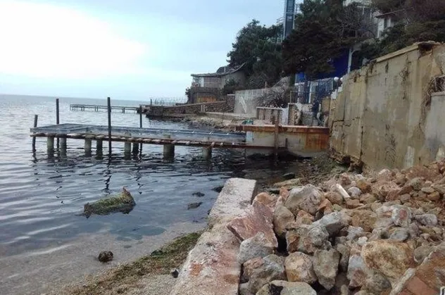 CHP’li Meclis Üyesi Haluk Derman Burgazada'da plaja çökmek istedi