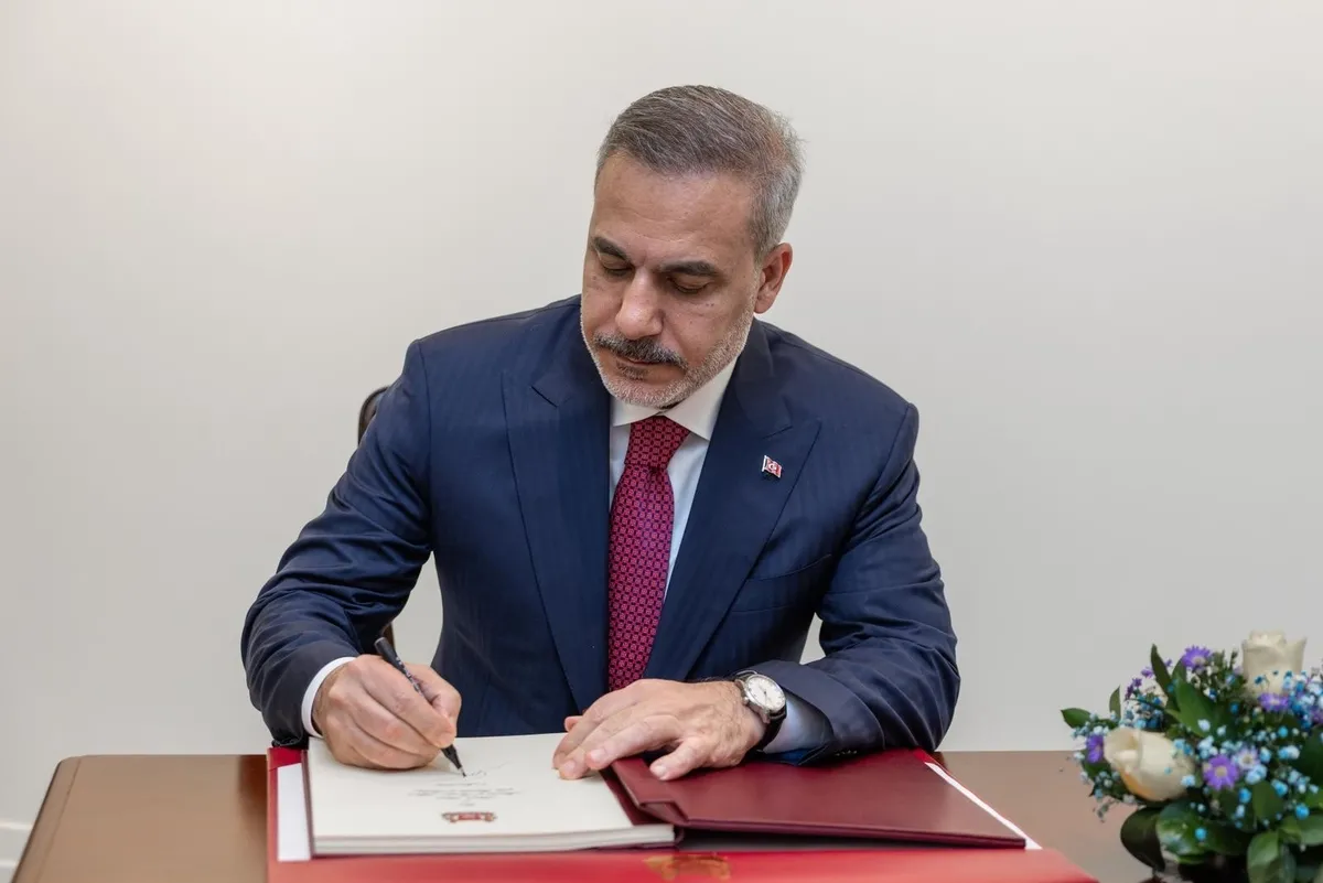 bakan-fidan-1780384120182.jpeg Bakan Fidan, Singapur Başbakanı Lawrence Wong ile bir araya geldi-3