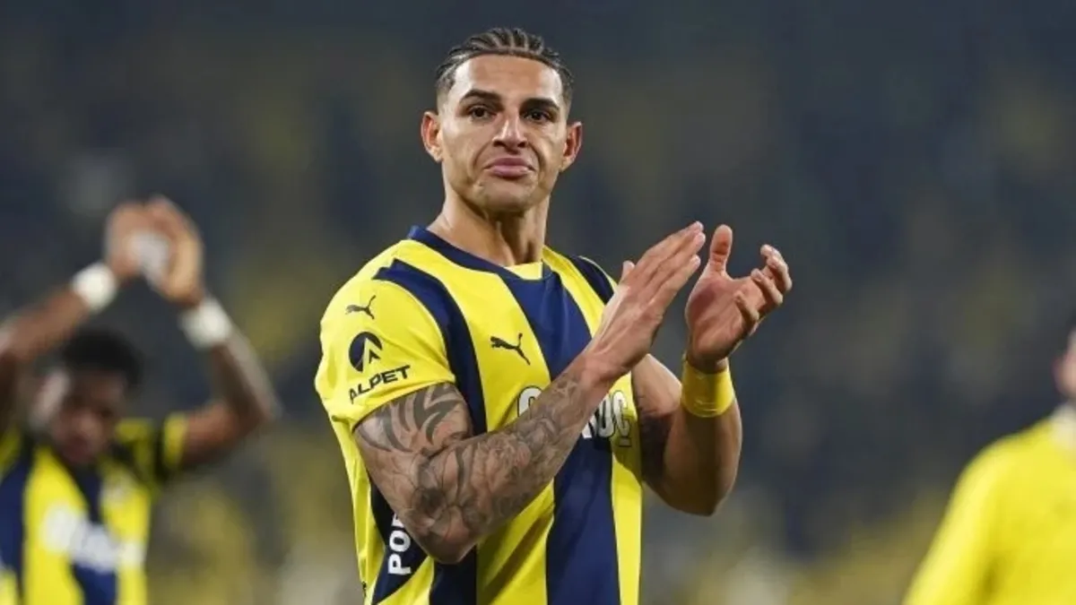 Diego Carlos 2.5 ay sonra ilk 11'de