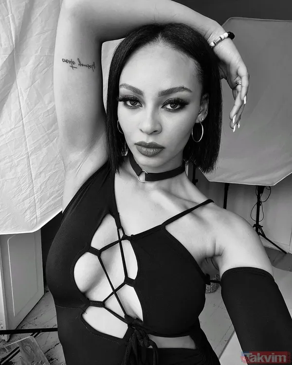 Sihirli Annem’in minnoş Toprak'ı büyüdü oldu afet-i devran! Jennifer Boyner süper minisi göğüs dekoltesiyle yaktı geçti - 27