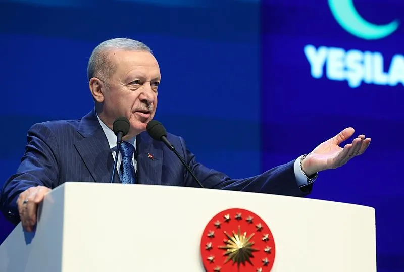 Başkan Recep Tayyip Erdoğan, Atatürk Kültür Merkezi'ndeki ʺSaklı Kalanlarʺ sergisini ziyaret etti. (AA)