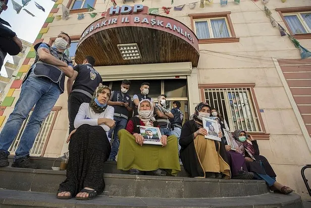 Terör örgütü PKK'ya kucak açan Avrupa, Diyarbakır Annelerini görmezden geliyor-2