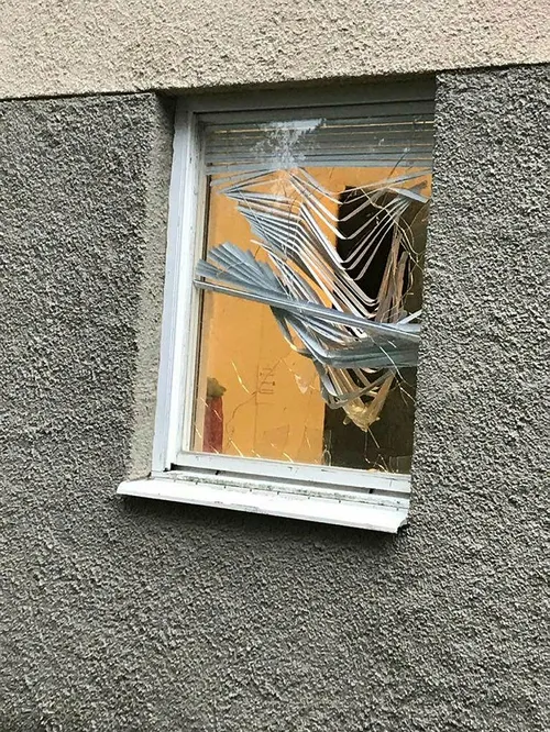 İsveç'te Müslümanlara ait anaokuluna taşlı saldırı-3