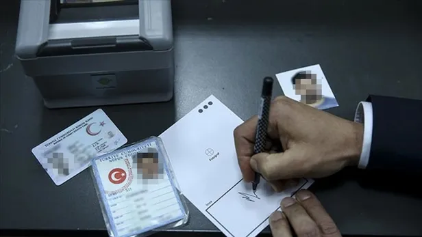 icisleri-bakanligi-nufus-ve-vatandaslik-hizmetleri-genel-mudurlugu-duyurdu-milyonlari-ilgilendiren-cipli-kimlik-haberi-1639234496888.jpeg İçişleri Bakanlığı Nüfus ve Vatandaşlık Hizmetleri Genel Müdürlüğü duyurdu! Milyonları ilgilendiren çipli kimlik haberi-6