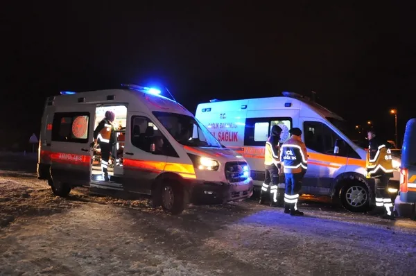 erzincan-ve-yozgatta-yolcu-otobusu-devrildi-3-olu-46-yarali-1680146195140.jpg Erzincan ve Yozgat'ta yolcu otobüsü devrildi: 3 ölü, 46 yaralı-4