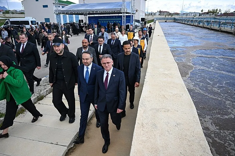 emine-erdoganin-onculugunde-van-golunde-cevre-seferberligi-yuzde-98-aritma-oranina-ulasildi-1779228627690.jpeg Emine Erdoğan’ın öncülüğünde Van Gölü’nde çevre seferberliği: Yüzde 98 arıtma oranına ulaşıldı-11