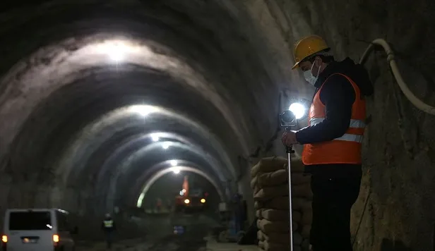 Nefes aldıracak tüneller için geri sayım! Balıkesir-İzmir kara yolunda ulaşım süresi kısalacak!