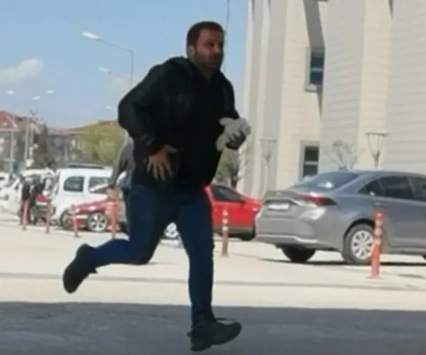 kopan-3-parmagini-arkadaslari-hastaneye-yetistirdi-1650462241959.jpg Kopan 3 parmağını arkadaşları hastaneye yetiştirdi-3