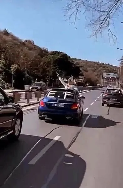 sariyerde-maganda-gelin-aracin-acilir-tavanindan-etrafa-ates-acti-1676875850802.jpeg Sarıyer'de maganda gelin! Aracın açılır tavanından etrafa ateş açtı-2