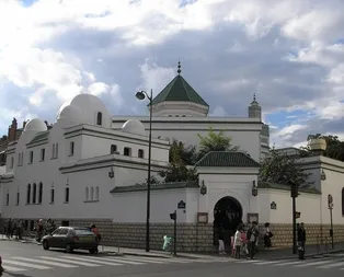 Fransa’da 4 cami kapatıldı