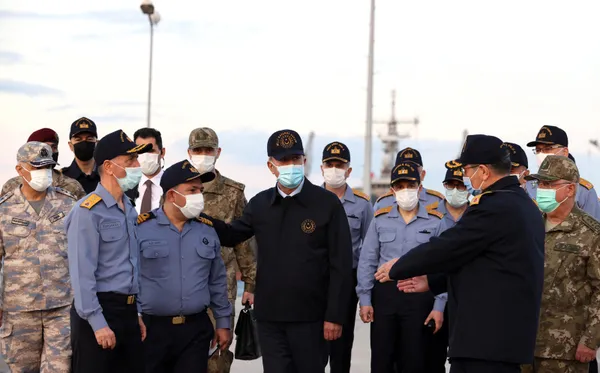 son-dakika-milli-savunma-bakani-hulusi-akar-pence-yildirim-ve-pence-simsek-operasyonlarinda-etkisiz-hale-getirilen-terorist-sayisi-68-oldu-1620199482923.jpg