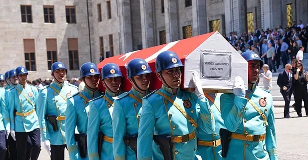 Eski CHP Genel Başkanı Altan Öymen için Meclis'te cenaze töreni düzenlendi