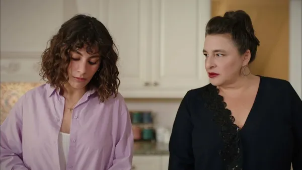 elif-cileden-cikti-bir-kucuk-gun-isigi-6-bolum-2-fragmani-yayinlandi-kimsin-sen-1665088696164.jpg Elif çileden çıktı! Bir Küçük gün ışığı 6. bölüm 2. fragmanı yayınlandı: “Kimsin sen”-5