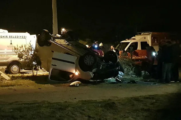 İzmir'de kontrolden çıkan otomobil kayaya çarptı! Sürücü hayatını kaybetti