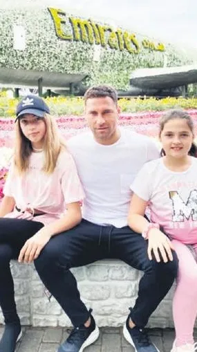 Dünya coronavirüsle boğuşurken Jelena Karleusa bronz kalma derdine düştü!-1