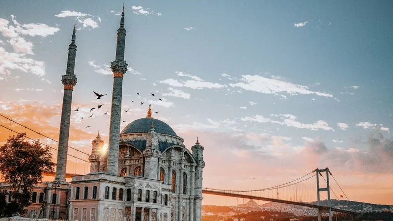 cuma-namazi-saat-kacta-okunuyor-istanbul-ankara-izmir-cuma-namazi-ezan-vakitleri-1763705641436.jpg (Kaynak: Takvim Foto Arşiv)