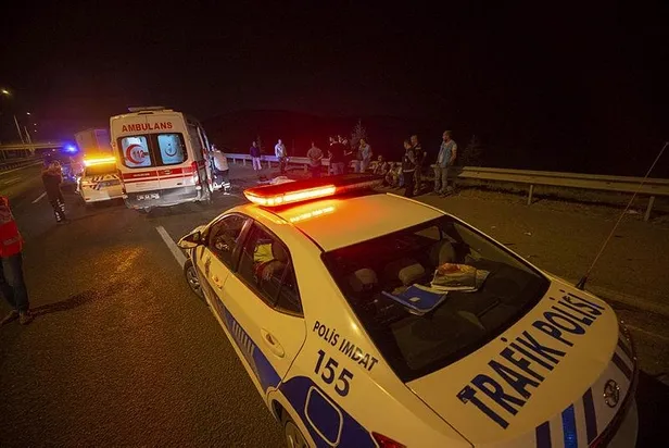 Son dakika: Lastik değiştiren belediye çalışanlarına tır çarptı: 2 ölü, 1 yaralı-3