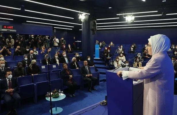 emine-erdogandan-gelecegi-yazan-kadinlar-odul-toreninde-onemli-mesajlar-gelecek-insanligin-ortak-umududur-1643986909761.jpeg Emine Erdoğan'dan 'Geleceği Yazan Kadınlar Ödül Töreni'nde önemli mesajlar: Gelecek insanlığın ortak umududur-4