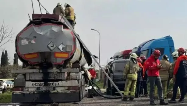 istanbul-atasehirde-2-kisinin-hayatini-kaybettigi-yakit-tanker-patlamasiyla-ilgili-gozaltina-alinan-kisiler-tu-1709671951679.jpeg İstanbul, Ataşehir'de 2 kişinin hayatını kaybettiği yakıt tanker patlamasıyla ilgili gözaltına alınan kişiler tutuklandı-2