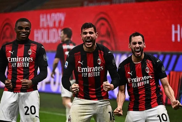 milan-hakan-calhanoglunun-yildizlastigi-macta-lazioyu-maglup-etti-1608764491352.jpeg Milan Hakan Çalhanoğlu'nun yıldızlaştığı maçta Lazio'yu mağlup etti-1