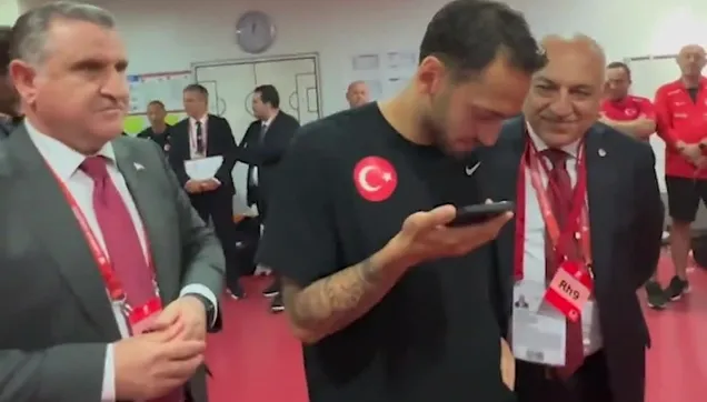 Başkan Erdoğan'dan A Milli Futbol Takımı'na tebrik telefonu