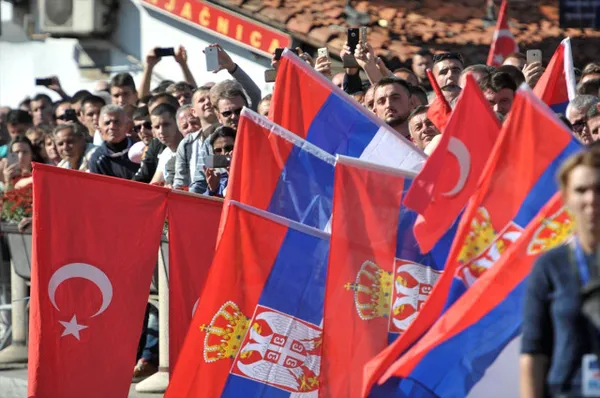 Erdoğan Sırbistan'da konuşurken, FETÖ yuhalandı-1