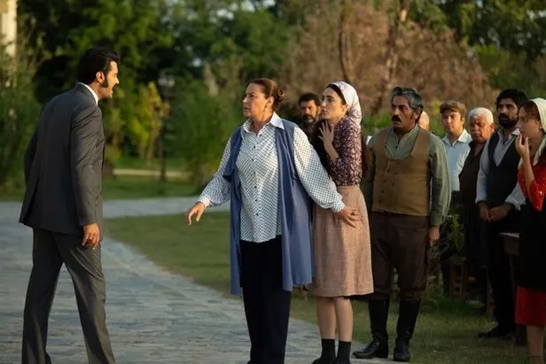 bir-zamanlar-cukurova-hunkar-oldu-mu-bicak-darbesiyle-yere-dustu-vahide-percin-diziden-ayriliyor-mu-1603995220876.jpg Bir Zamanlar Çukurova Hünkar öldü mü? Bıçak darbesiyle yere düştü! Vahide Perçin diziden ayrılıyor mu?-5