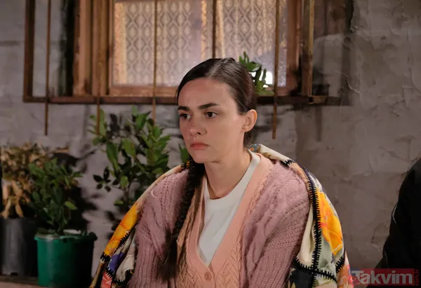 Gülayşe'yi Başta Babası Olmak Üzere Tüm Ailesine Hasret Bıraktıkları İçin Suçluluk Duyan Ali İle Mercan, Gülayşe'nin Bu Sırrı Öğrenmemesi İçin Birbirlerine Bir...