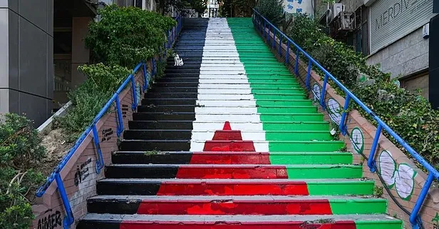 Beyoğlu'ndaki Cihangir merdivenleri, Filistin bayrağının renkleriyle boyandı
