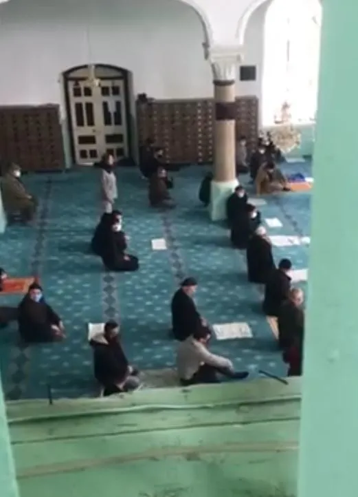 oda-tvnin-algi-operasyonu-patladi-iste-cuma-namazi-oncesi-aciz-diye-bagiran-kadin-gercegi-alkollu-cikti-1642776290474.jpg Oda TV'nin algı operasyonu patladı! İşte Cuma Namazı öncesi "açız" diye bağıran kadın gerçeği: Alkollü çıktı-2