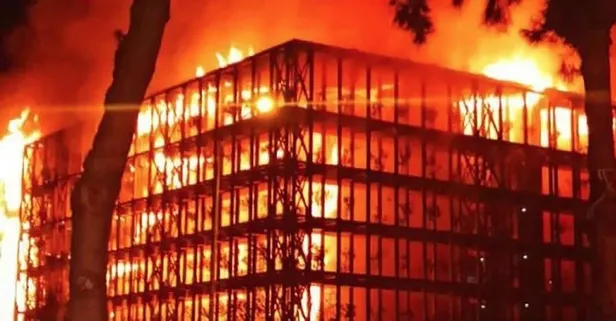 Alevlere teslim olan İzmir’deki lüks sitede bir iğne bile sağlam kalmamış!