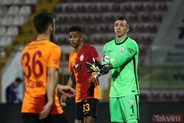 1- Para Cezaları Kesildi. Özellikle Görülen Kartlar Nedeniyle Takımı Yalnız Bırakanların Gözünün Yaşına Bakılmadı.