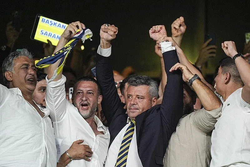 TAKVİM kongreyi yerinden izledi! Sadettin Saran ateşten gömleği giydi